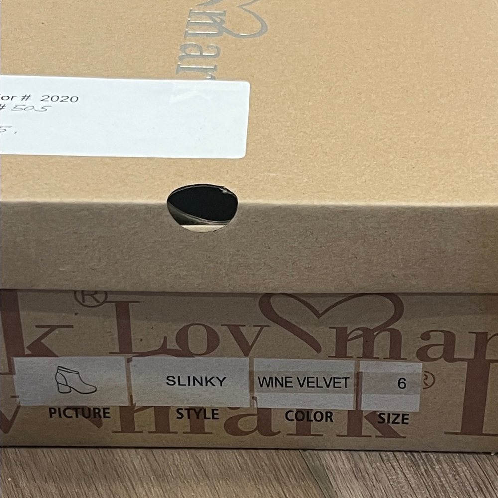 New Lov Mark Slinky Wine Velvet/Burgundy Velvet Heeled Booties Size 6 - Picture 14 of 15